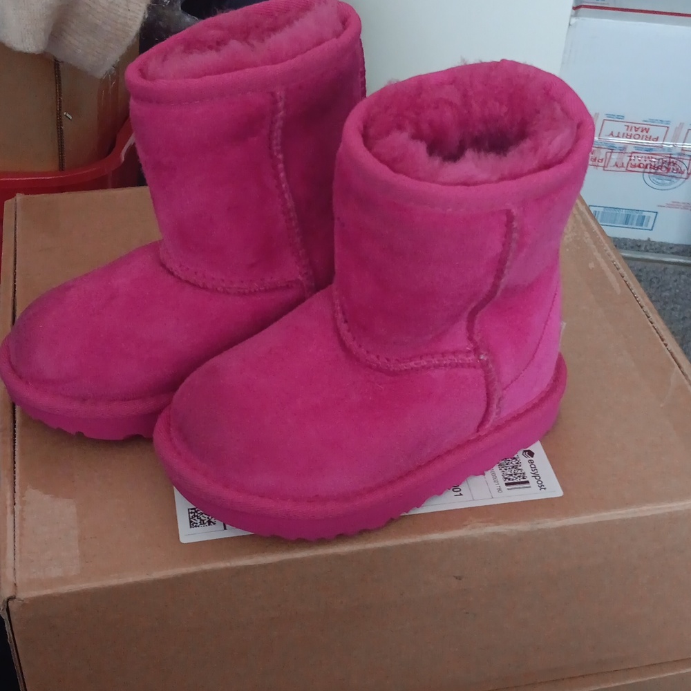 UGG Kids Boots in Pink - Picture 7 of 7